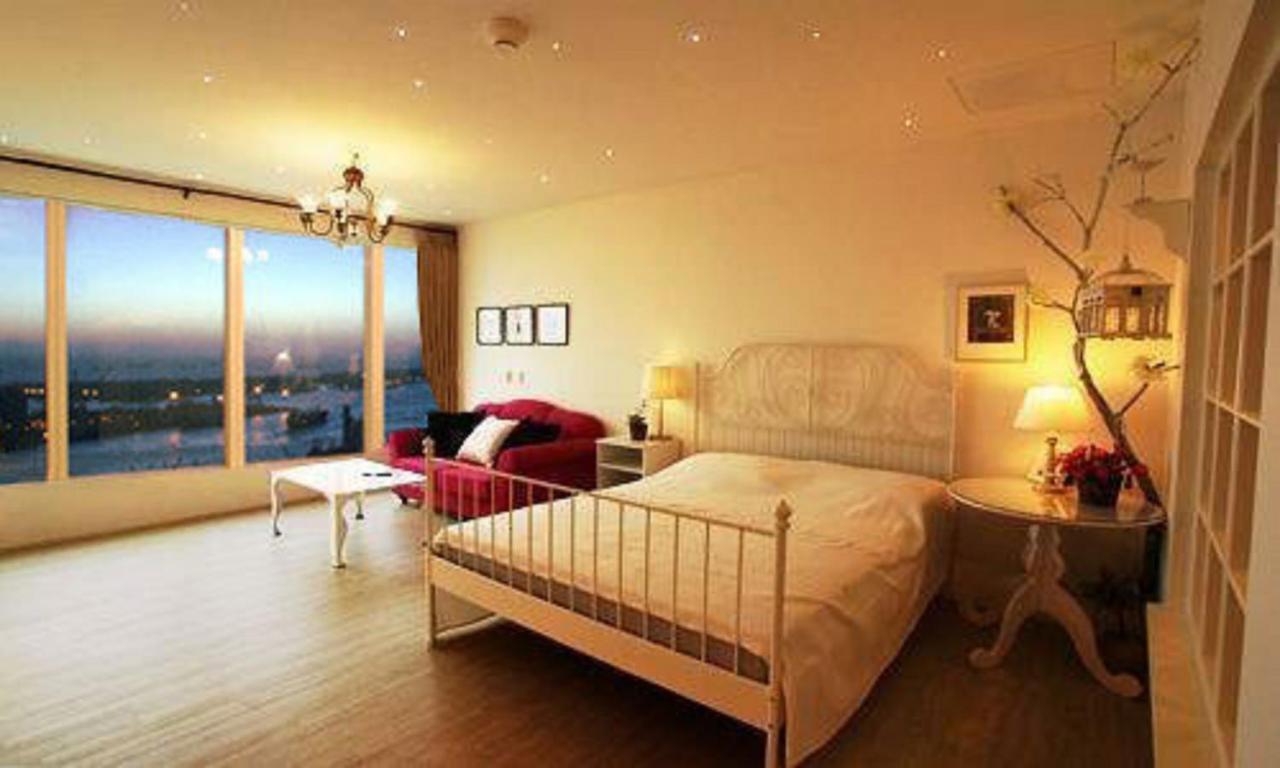 85 Cape Inn Kaohsiung Extérieur photo